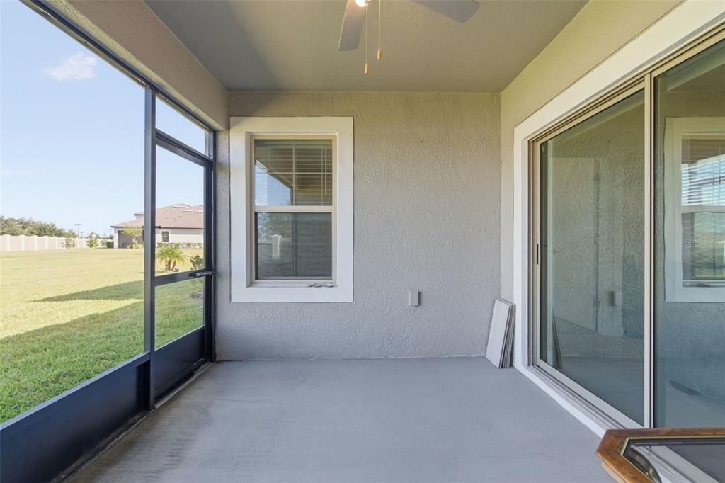 Active With Contract: $2,000 (2 beds, 2 baths, 1405 Square Feet)