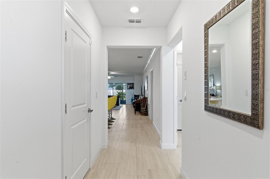 Active With Contract: $2,000 (2 beds, 2 baths, 1405 Square Feet)
