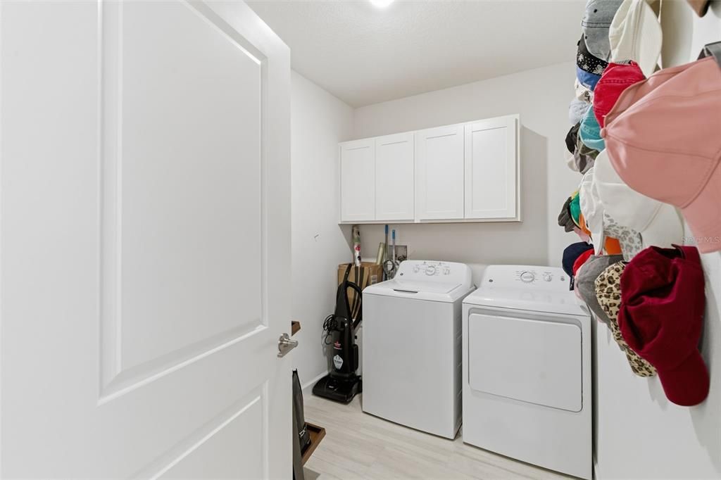 Active With Contract: $2,000 (2 beds, 2 baths, 1405 Square Feet)