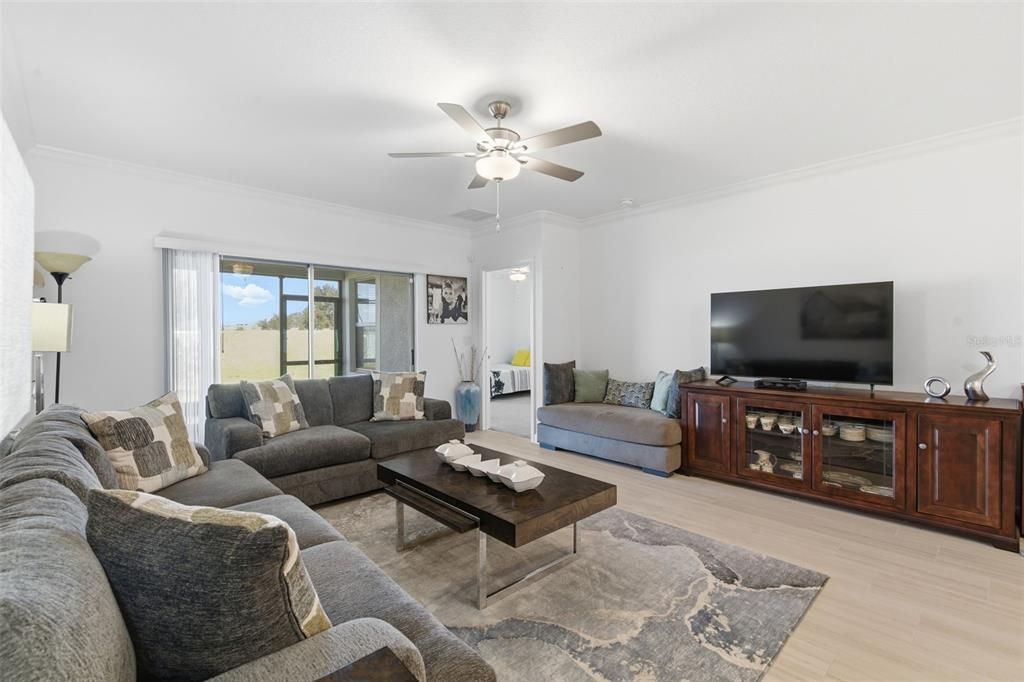 Active With Contract: $2,000 (2 beds, 2 baths, 1405 Square Feet)