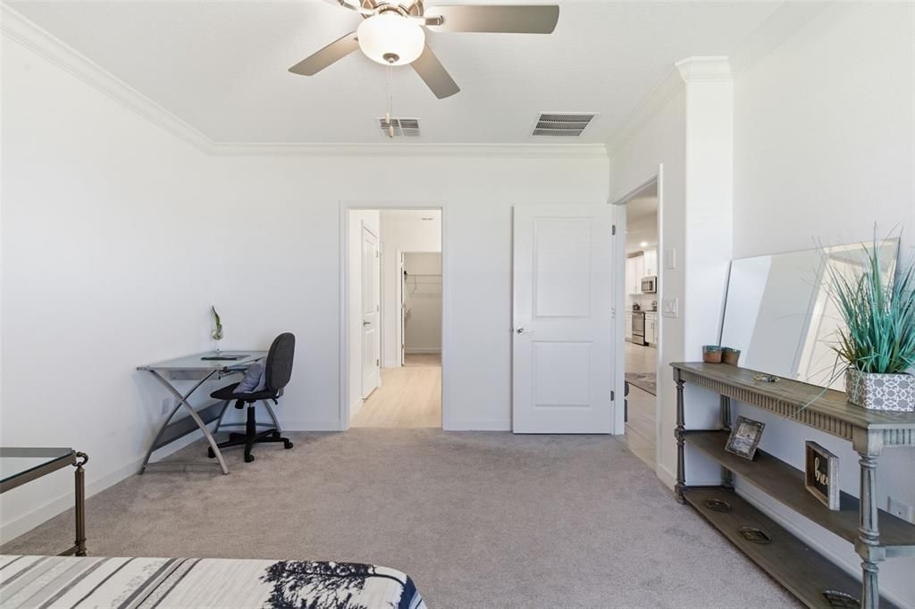 Active With Contract: $2,000 (2 beds, 2 baths, 1405 Square Feet)