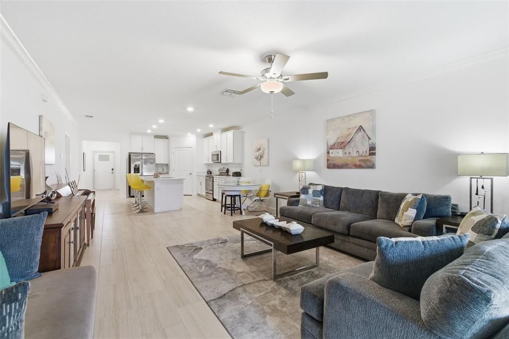 Active With Contract: $2,000 (2 beds, 2 baths, 1405 Square Feet)