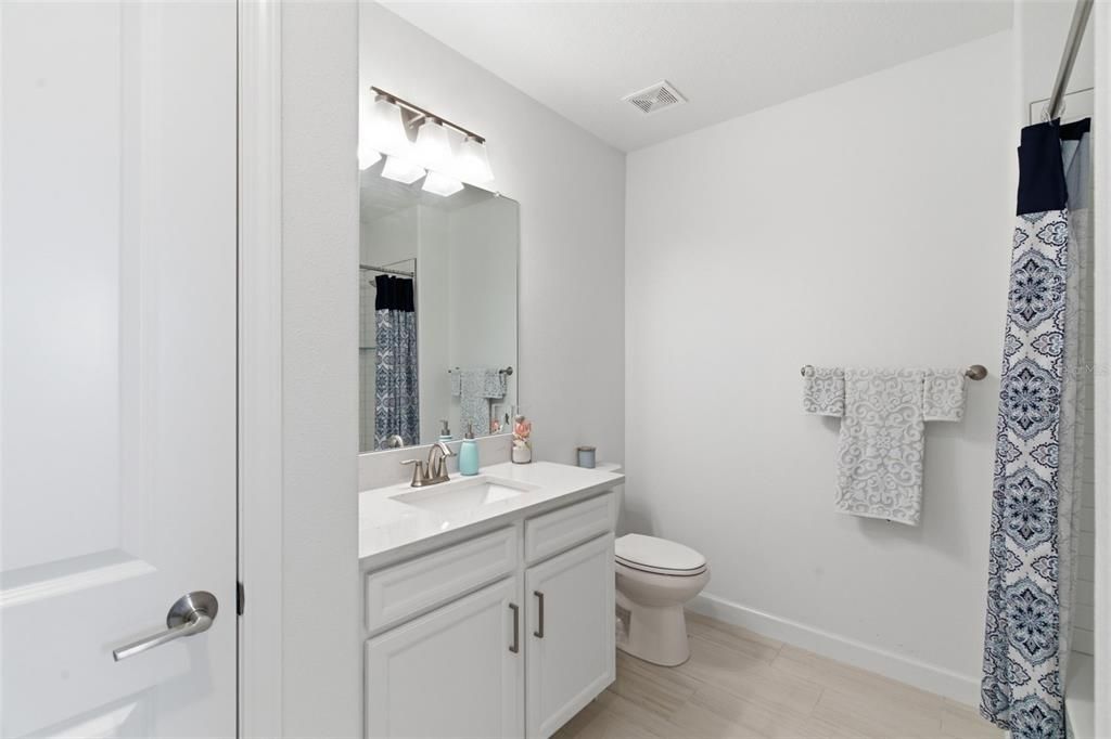 Active With Contract: $2,000 (2 beds, 2 baths, 1405 Square Feet)