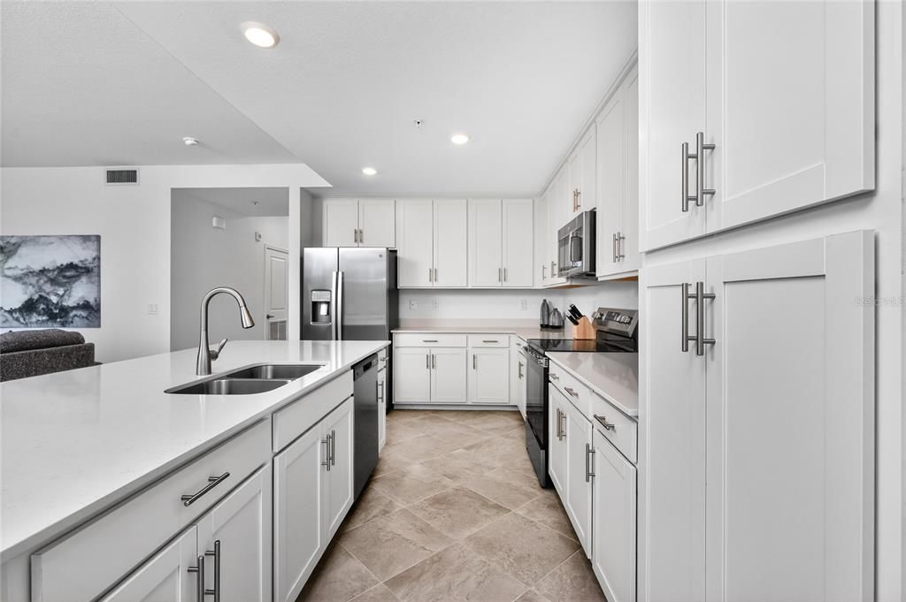 Active With Contract: $218,000 (2 beds, 2 baths, 1198 Square Feet)