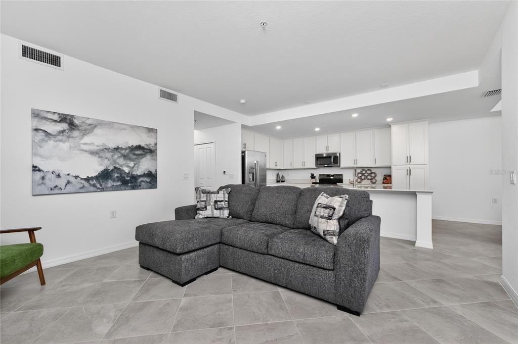 Active With Contract: $218,000 (2 beds, 2 baths, 1198 Square Feet)