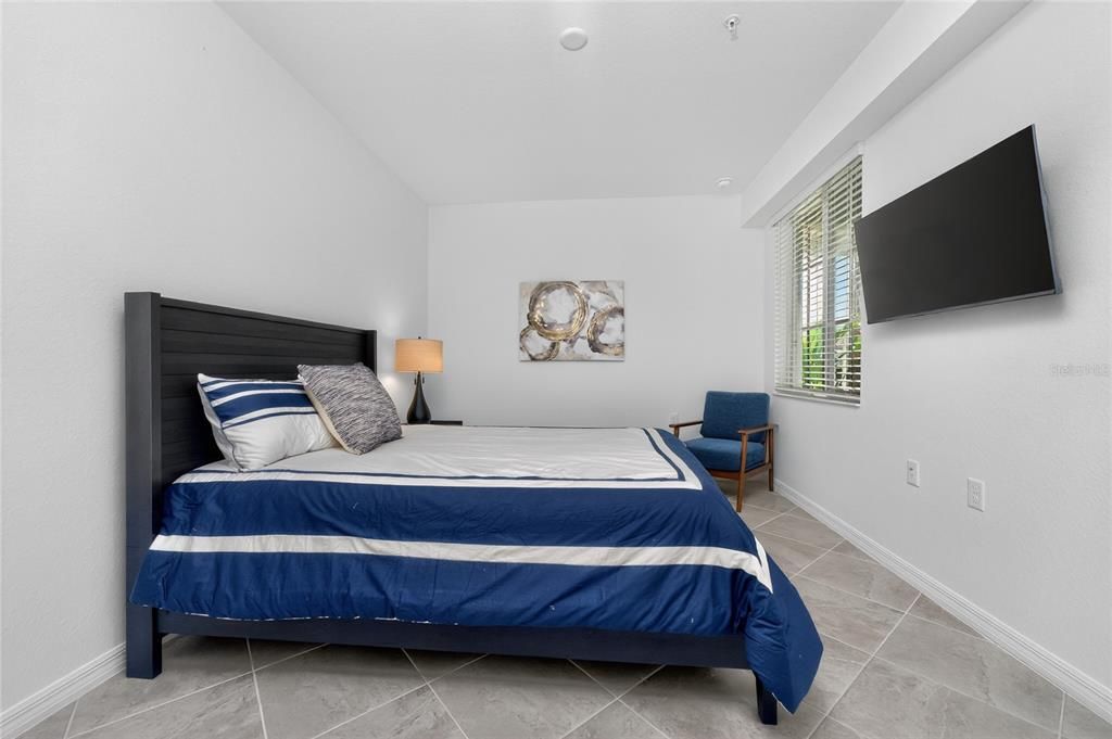 Active With Contract: $218,000 (2 beds, 2 baths, 1198 Square Feet)