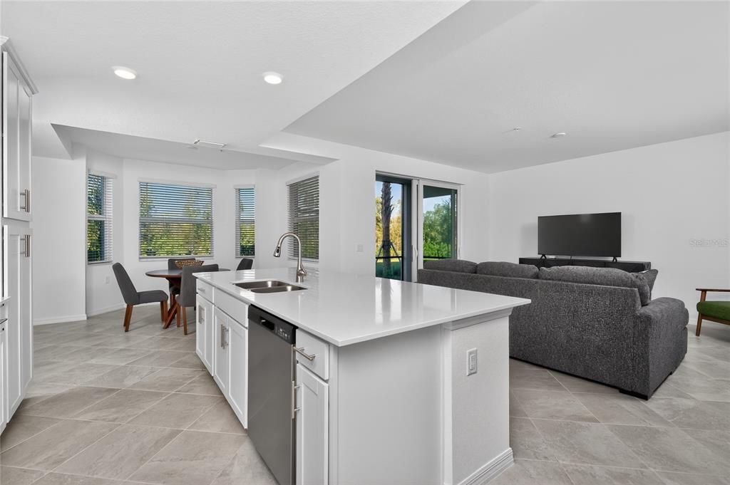 Active With Contract: $218,000 (2 beds, 2 baths, 1198 Square Feet)