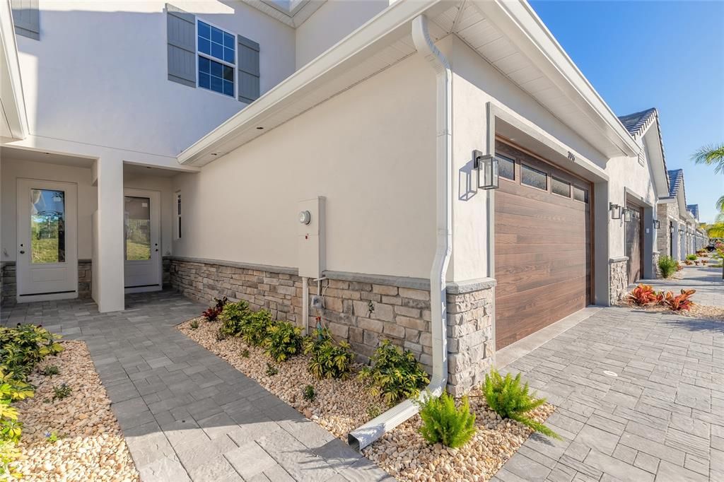 Activo con contrato: $570,000 (4 camas, 3 baños, 2086 Pies cuadrados)