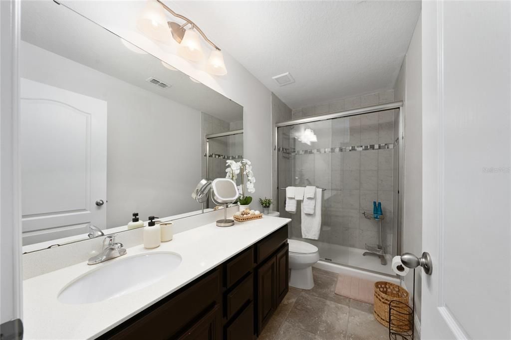Activo con contrato: $759,000 (6 camas, 4 baños, 3056 Pies cuadrados)