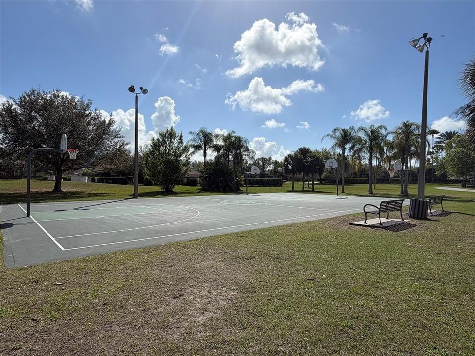Activo con contrato: $759,000 (6 camas, 4 baños, 3056 Pies cuadrados)