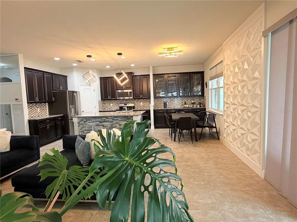Activo con contrato: $759,000 (6 camas, 4 baños, 3056 Pies cuadrados)