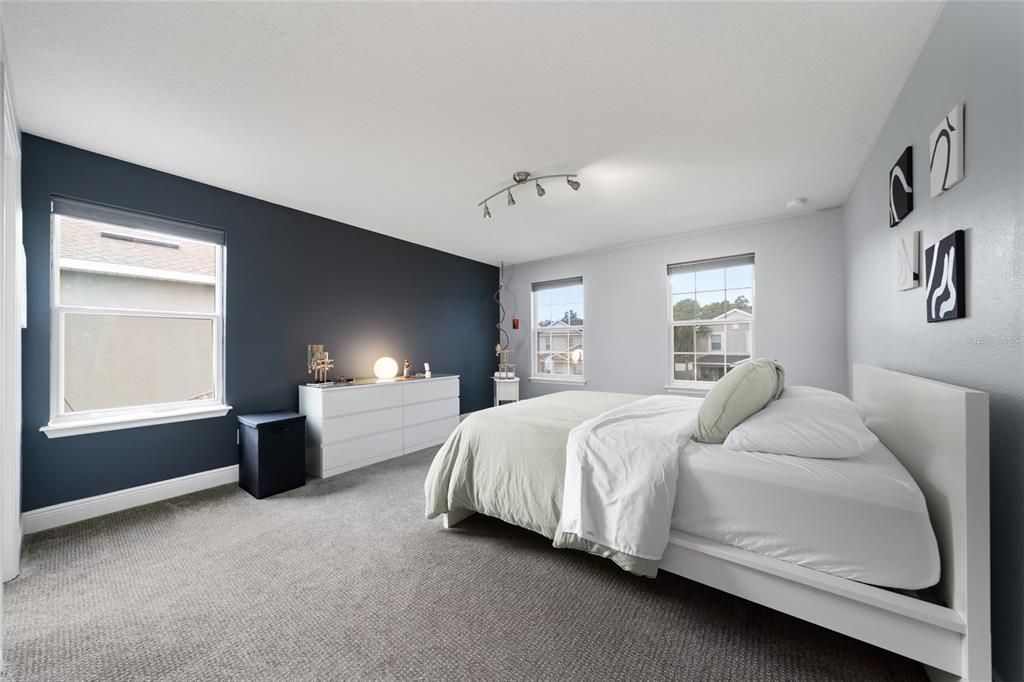 Activo con contrato: $759,000 (6 camas, 4 baños, 3056 Pies cuadrados)