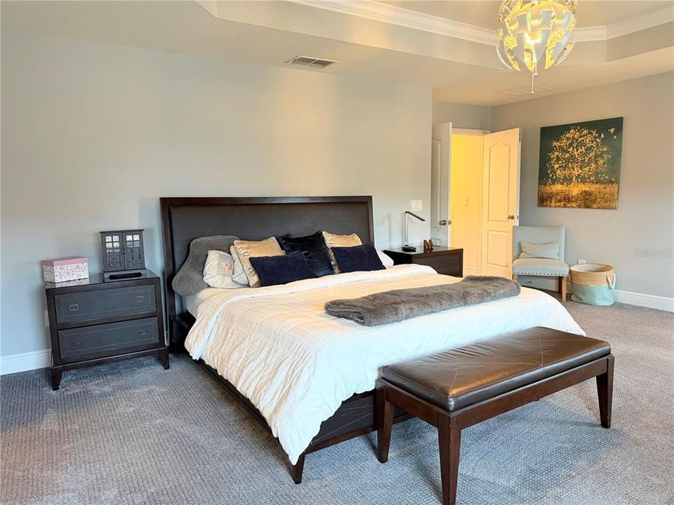 Activo con contrato: $759,000 (6 camas, 4 baños, 3056 Pies cuadrados)