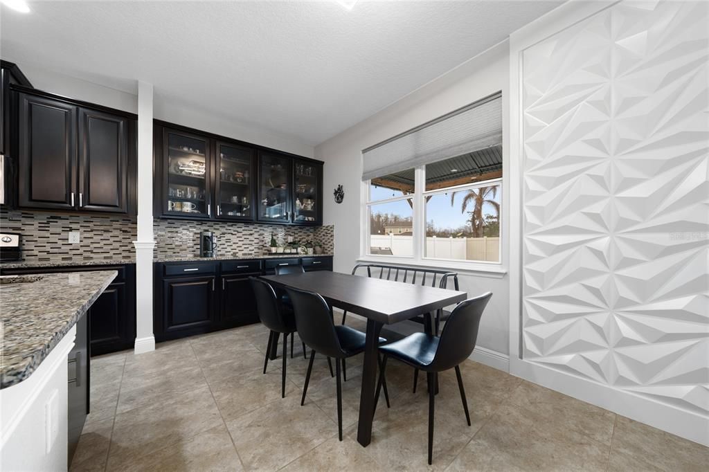 Activo con contrato: $759,000 (6 camas, 4 baños, 3056 Pies cuadrados)