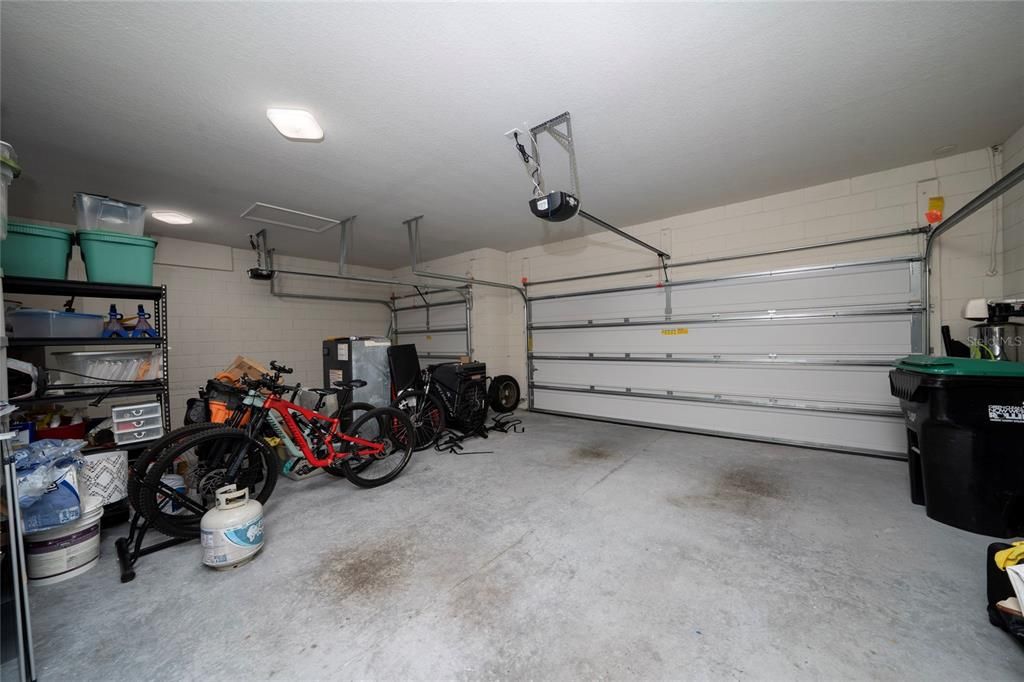 Activo con contrato: $759,000 (6 camas, 4 baños, 3056 Pies cuadrados)