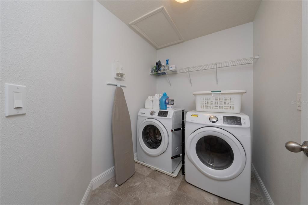 Activo con contrato: $759,000 (6 camas, 4 baños, 3056 Pies cuadrados)