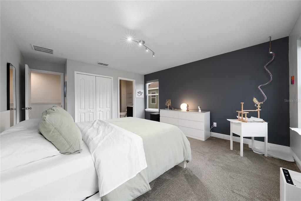 Activo con contrato: $759,000 (6 camas, 4 baños, 3056 Pies cuadrados)