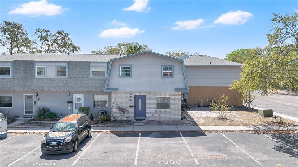 待售: $165,000 (2 贝兹, 2 浴室, 1108 平方英尺)