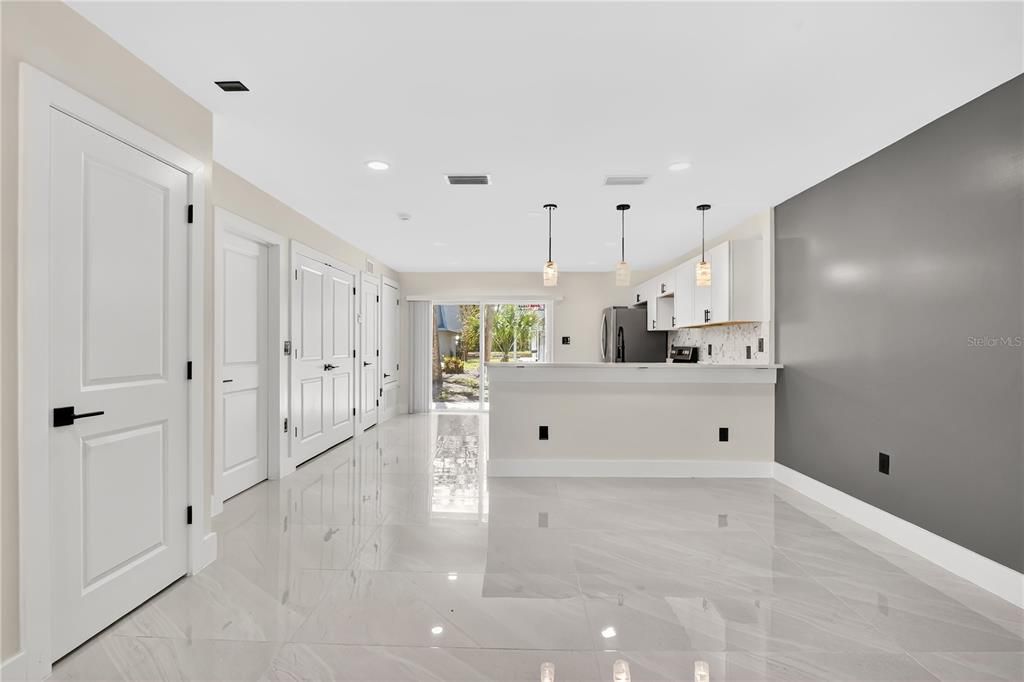 待售: $165,000 (2 贝兹, 2 浴室, 1108 平方英尺)