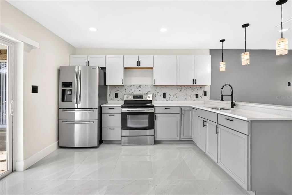 待售: $165,000 (2 贝兹, 2 浴室, 1108 平方英尺)