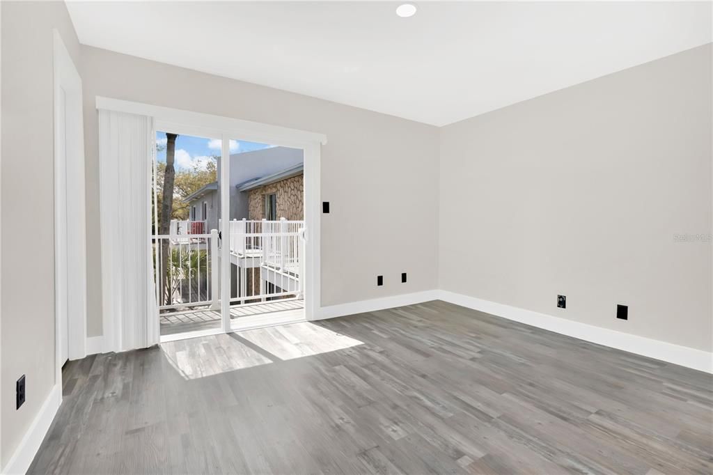 待售: $165,000 (2 贝兹, 2 浴室, 1108 平方英尺)