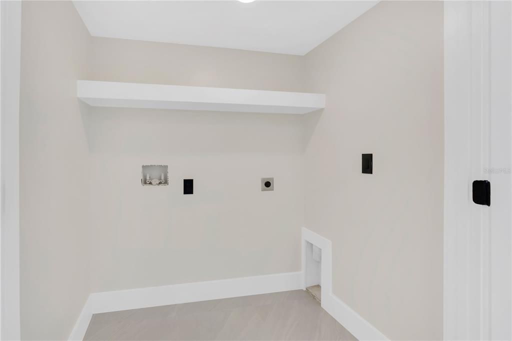 待售: $165,000 (2 贝兹, 2 浴室, 1108 平方英尺)