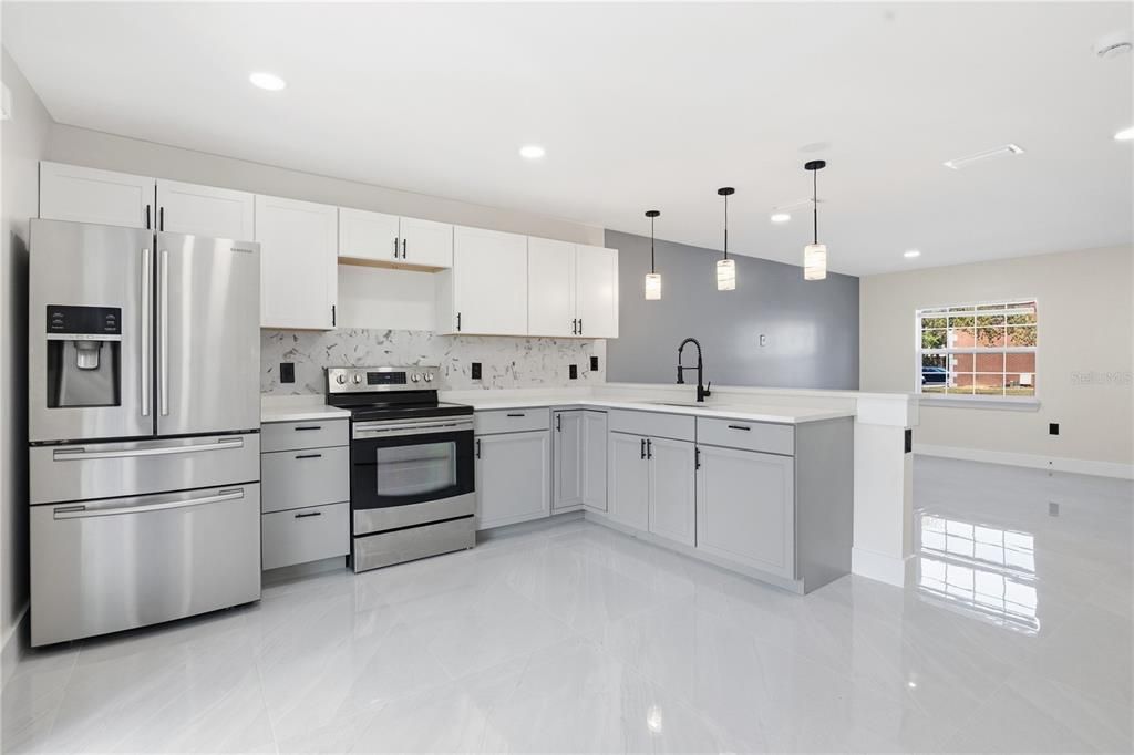 待售: $165,000 (2 贝兹, 2 浴室, 1108 平方英尺)