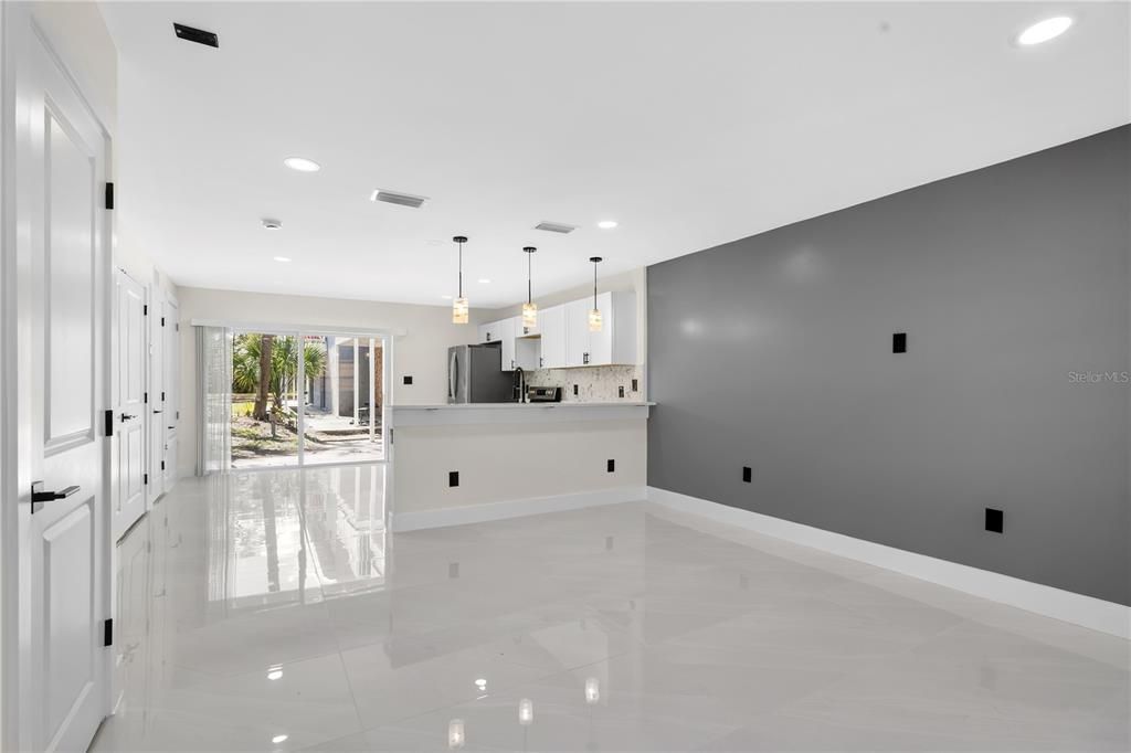 待售: $165,000 (2 贝兹, 2 浴室, 1108 平方英尺)