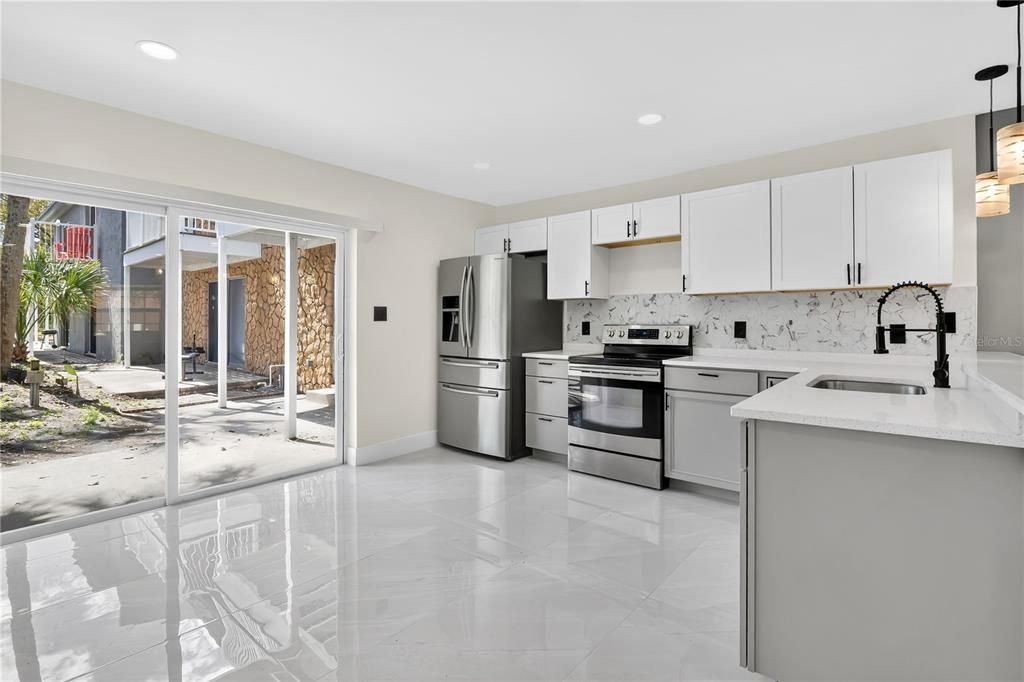 待售: $165,000 (2 贝兹, 2 浴室, 1108 平方英尺)