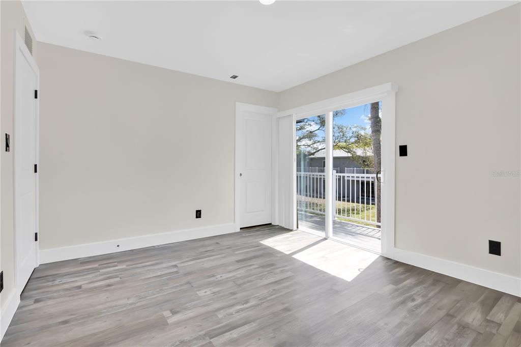 待售: $165,000 (2 贝兹, 2 浴室, 1108 平方英尺)