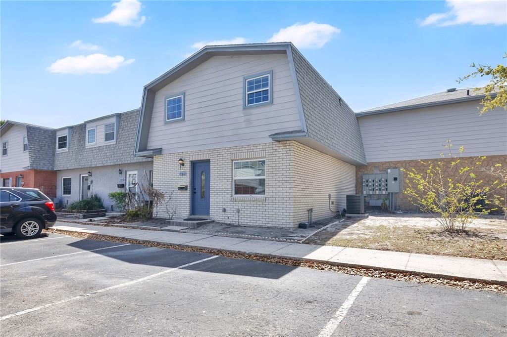 待售: $165,000 (2 贝兹, 2 浴室, 1108 平方英尺)