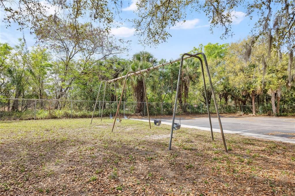 待售: $165,000 (2 贝兹, 2 浴室, 1108 平方英尺)