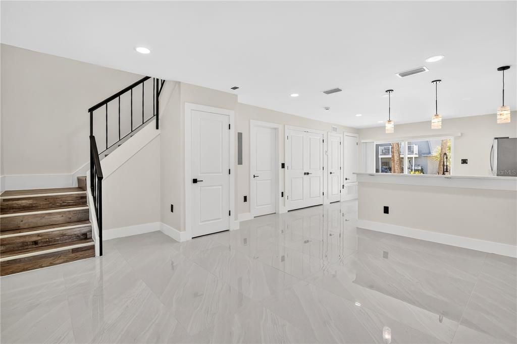 待售: $165,000 (2 贝兹, 2 浴室, 1108 平方英尺)