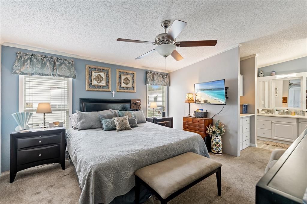 Active With Contract: $179,900 (2 beds, 2 baths, 1271 Square Feet)