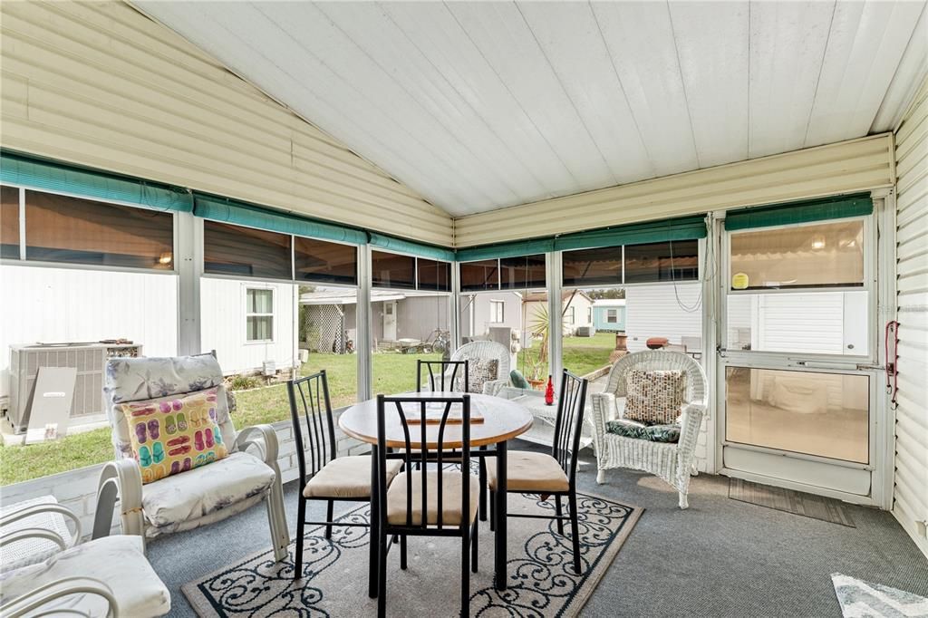 Active With Contract: $179,900 (2 beds, 2 baths, 1271 Square Feet)