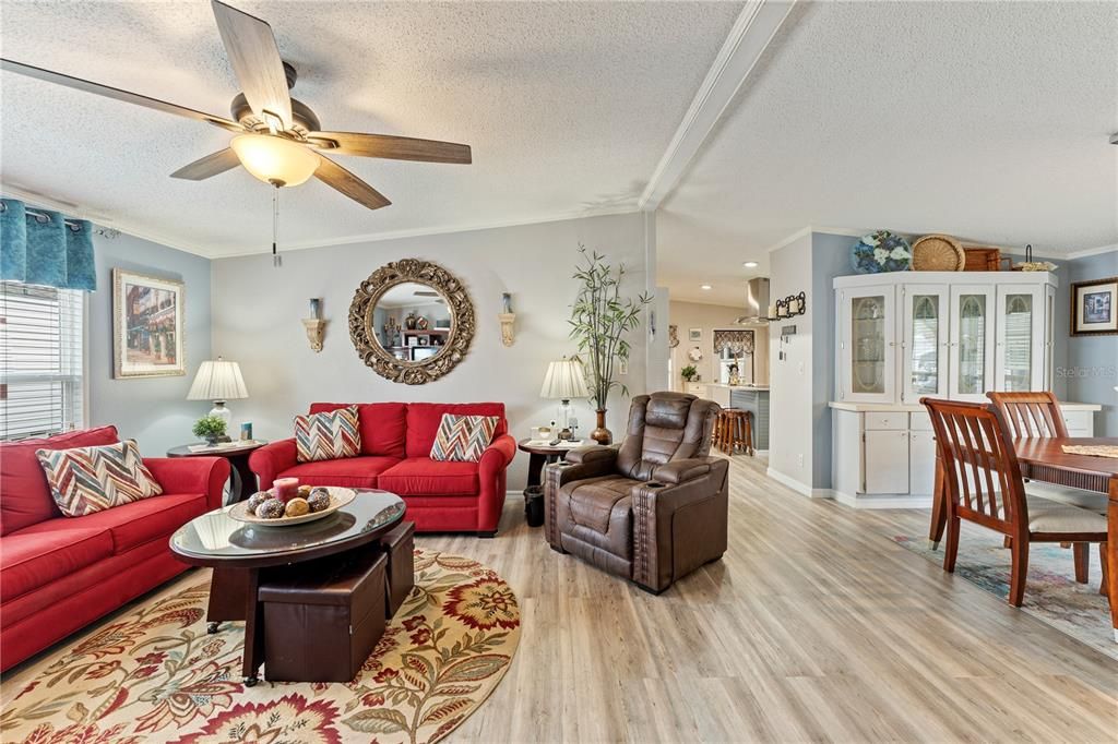 Active With Contract: $179,900 (2 beds, 2 baths, 1271 Square Feet)