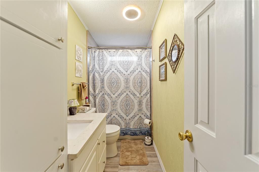 Active With Contract: $179,900 (2 beds, 2 baths, 1271 Square Feet)