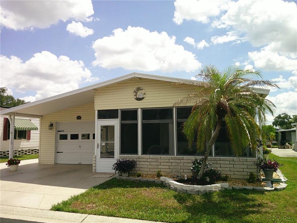 Active With Contract: $179,900 (2 beds, 2 baths, 1271 Square Feet)