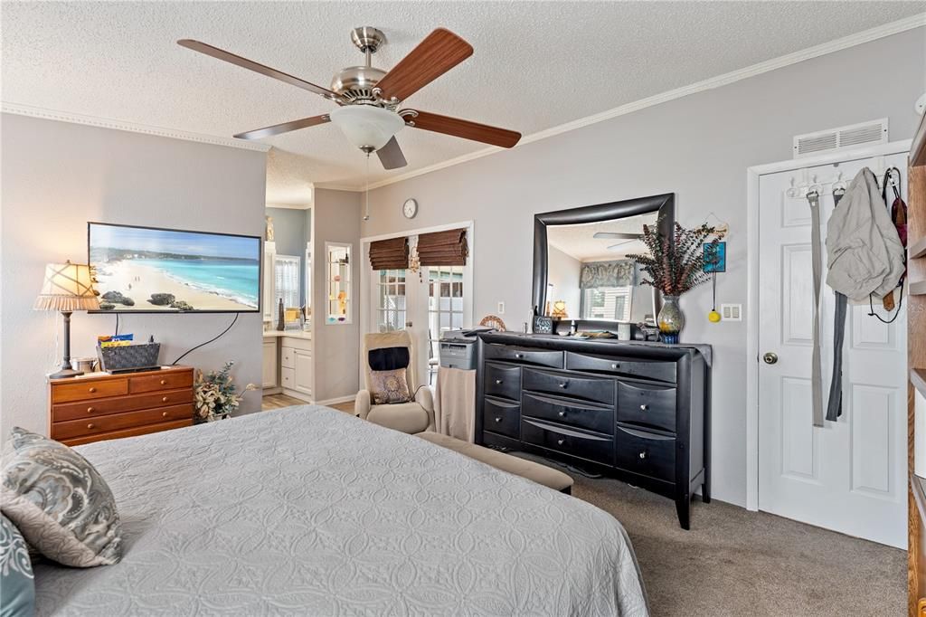 Active With Contract: $179,900 (2 beds, 2 baths, 1271 Square Feet)
