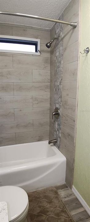 Active With Contract: $179,900 (2 beds, 2 baths, 1271 Square Feet)