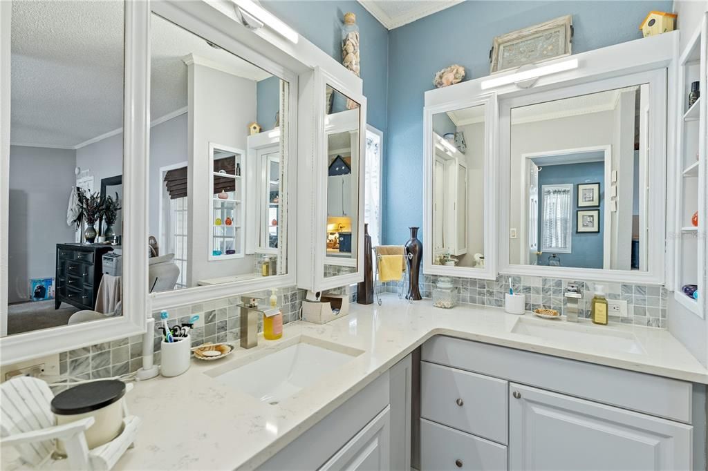 Active With Contract: $179,900 (2 beds, 2 baths, 1271 Square Feet)