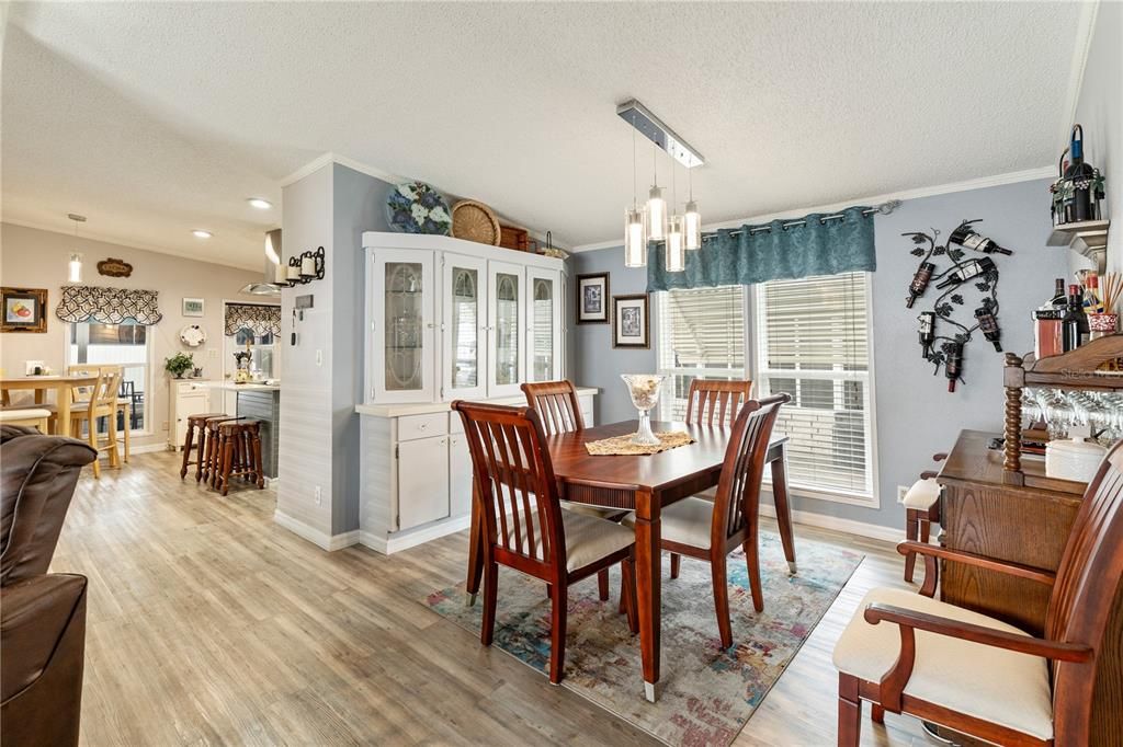 Active With Contract: $179,900 (2 beds, 2 baths, 1271 Square Feet)