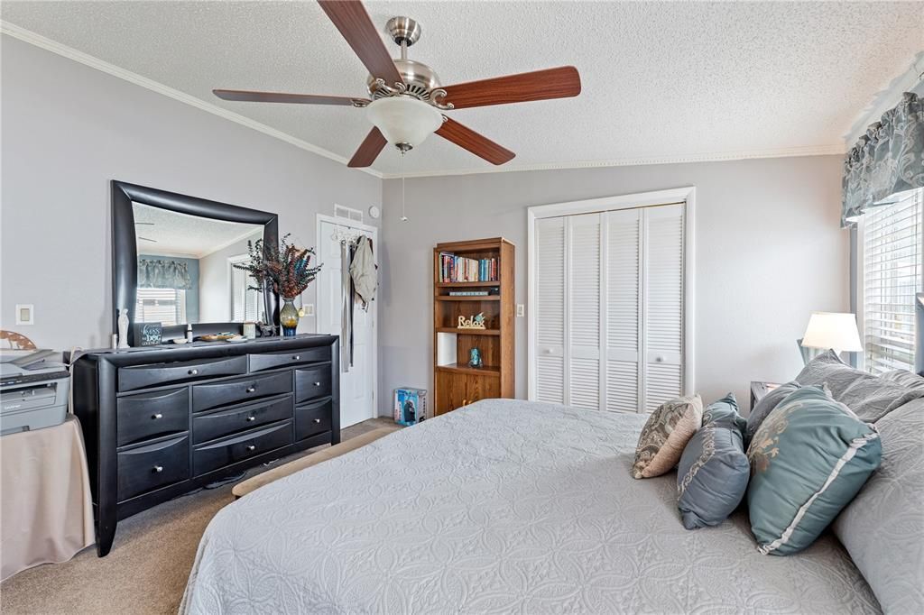 Active With Contract: $179,900 (2 beds, 2 baths, 1271 Square Feet)