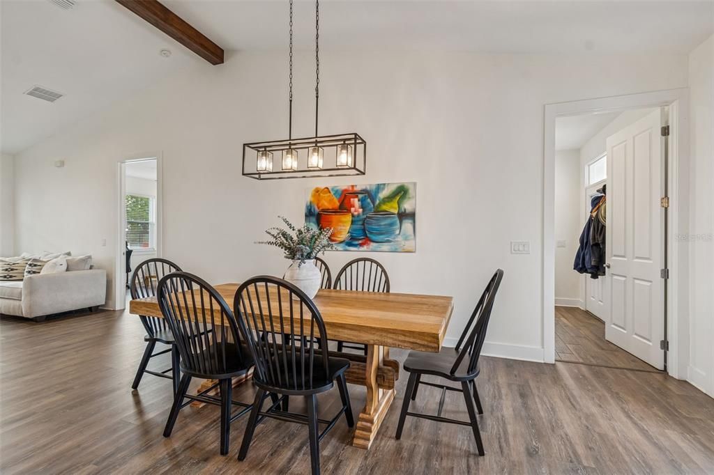 En Venta: $775,000 (4 camas, 2 baños, 2072 Pies cuadrados)