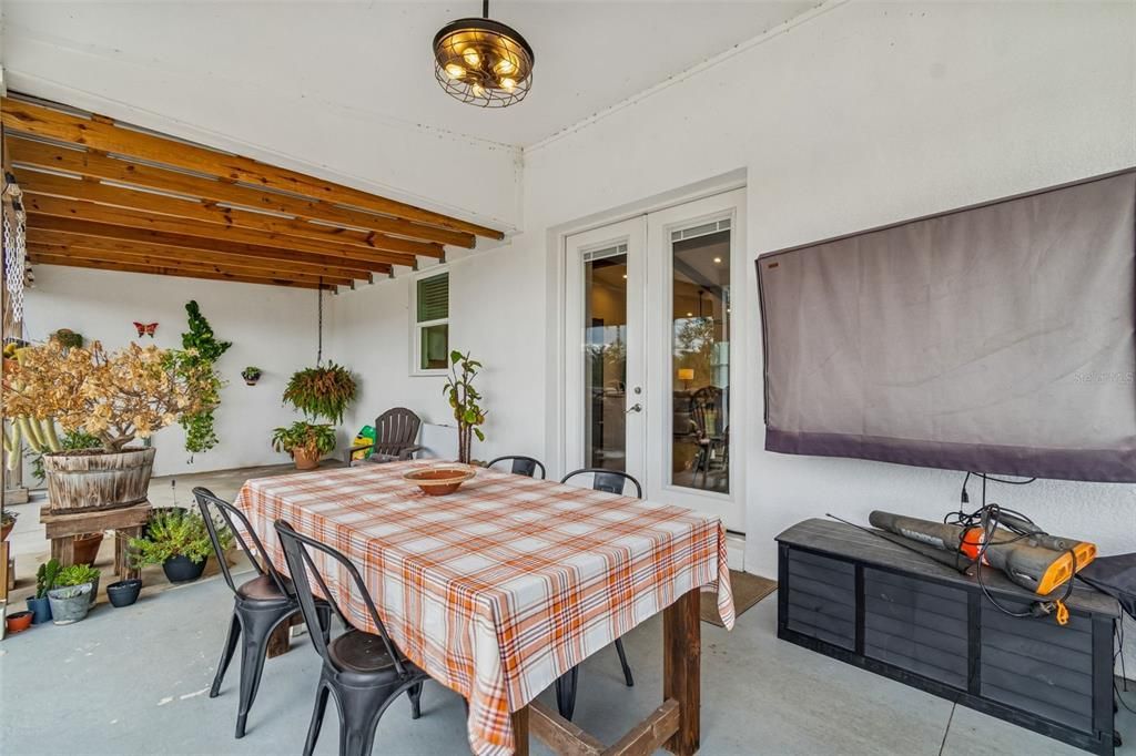En Venta: $775,000 (4 camas, 2 baños, 2072 Pies cuadrados)
