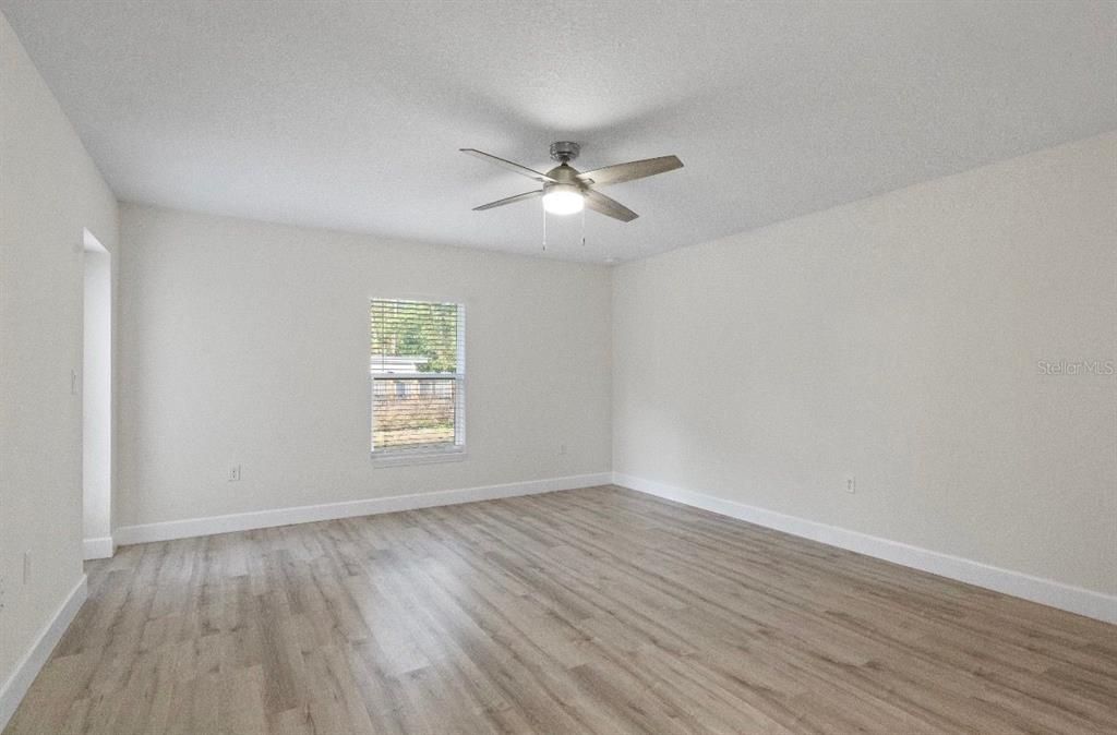 Active With Contract: $279,900 (3 beds, 2 baths, 1472 Square Feet)