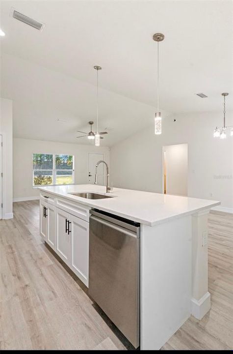 Active With Contract: $279,900 (3 beds, 2 baths, 1472 Square Feet)
