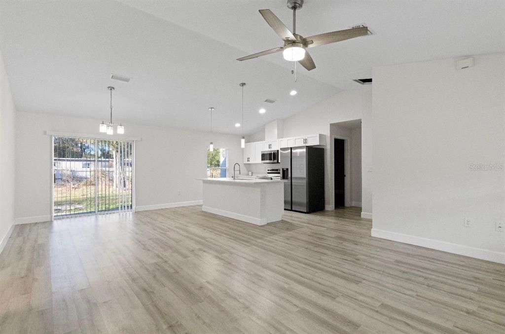 Active With Contract: $279,900 (3 beds, 2 baths, 1472 Square Feet)