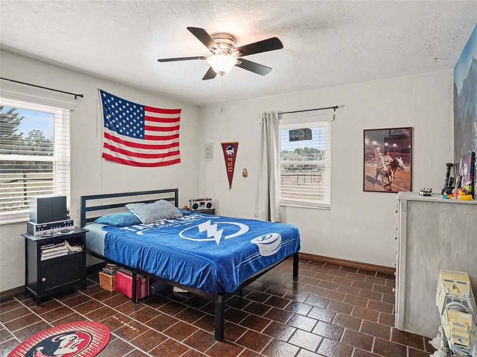 For Sale: $885,000 (3 beds, 2 baths, 2492 Square Feet)