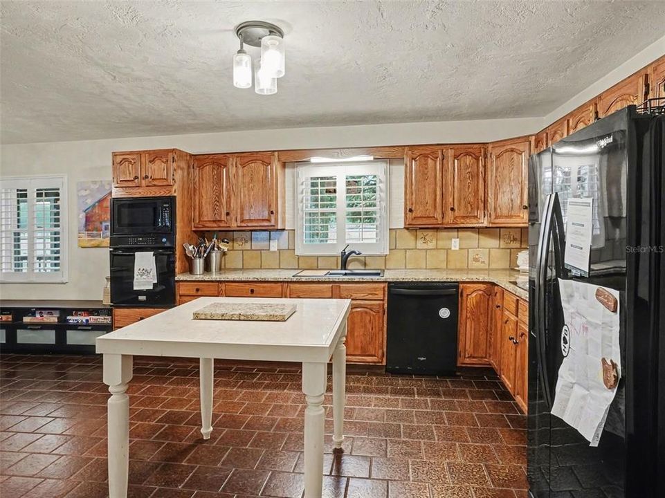 For Sale: $885,000 (3 beds, 2 baths, 2492 Square Feet)